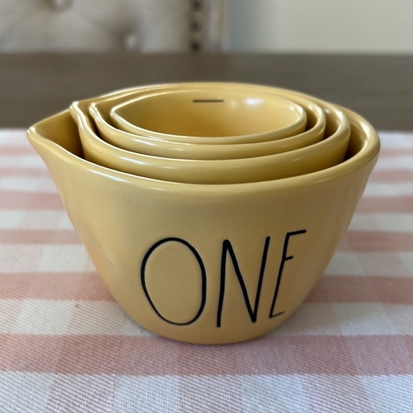 Rae Dunn Other - Rae dunn VHTF pastel yellow measuring cups